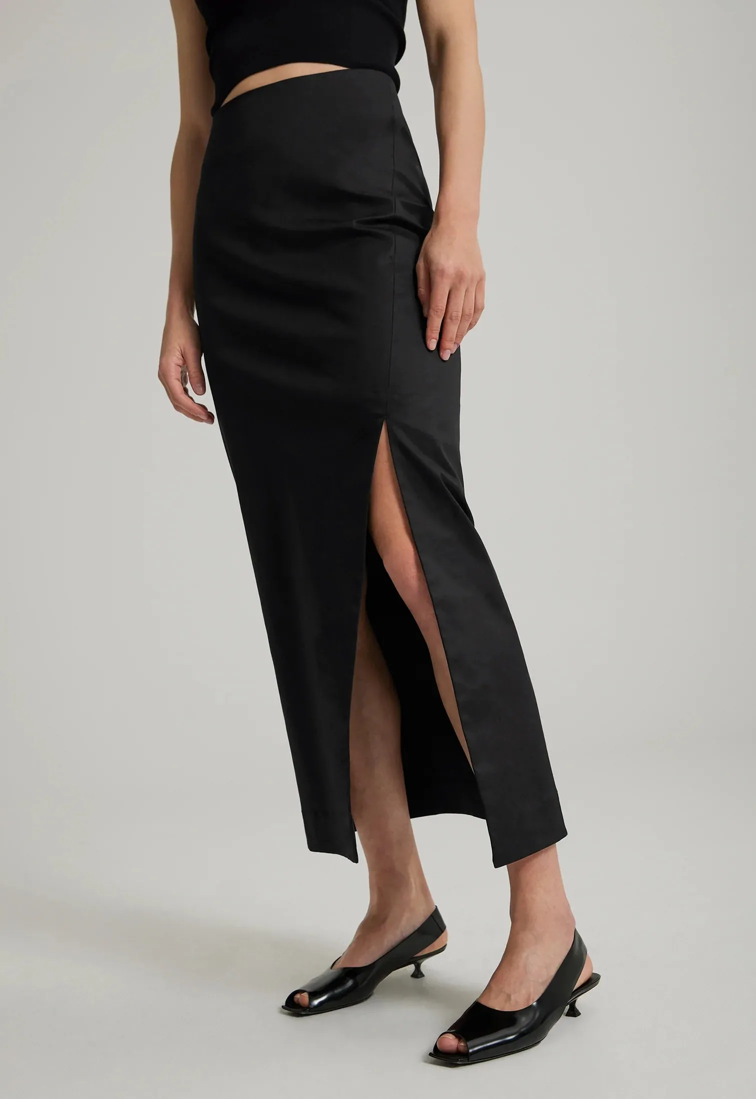 Slim Skirt in Black