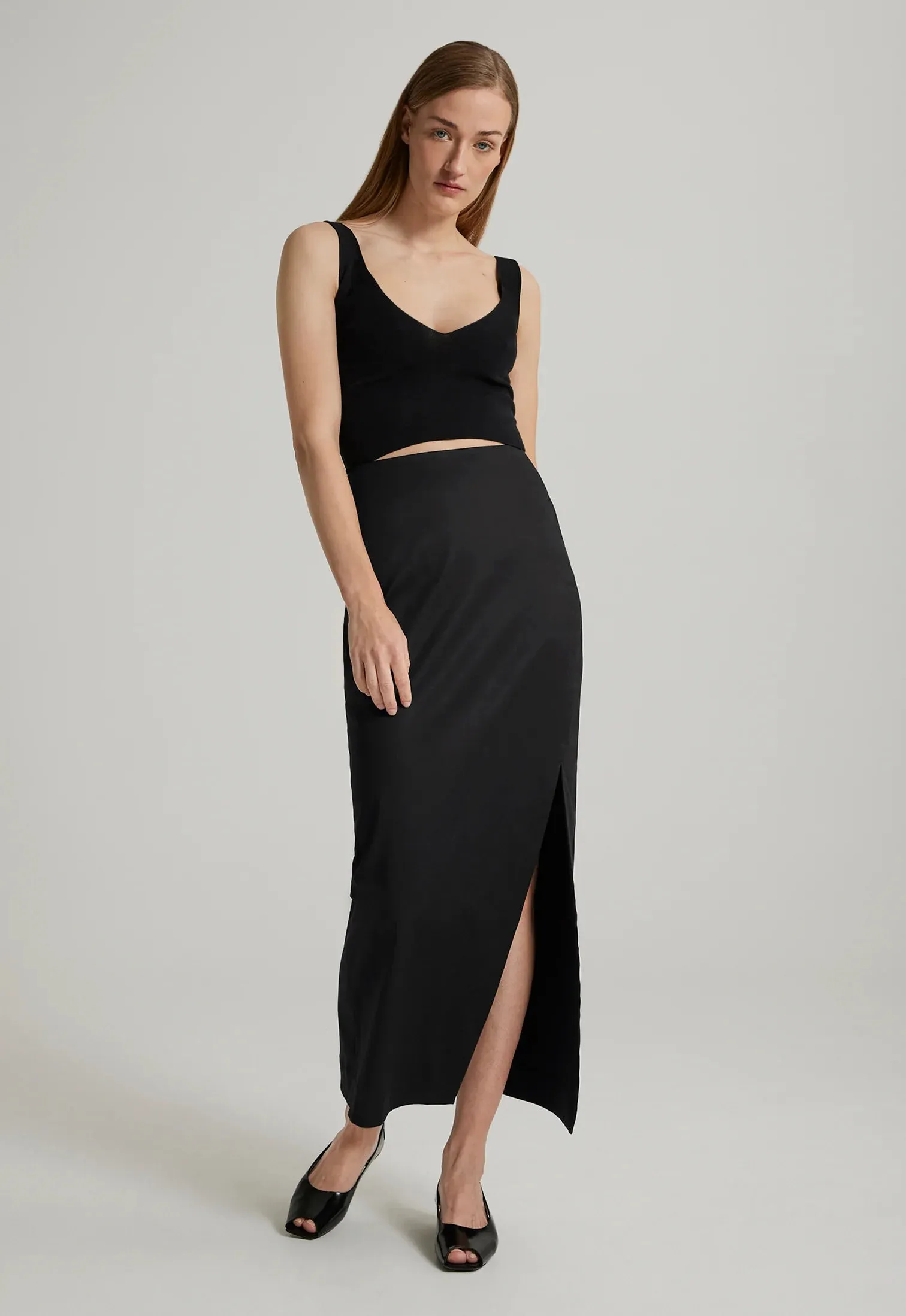 Slim Skirt in Black